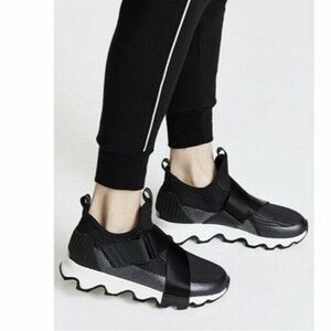 Sorel Kinetic Sneak Jogger fashion Sneakers Black Strap Womens Size 8
